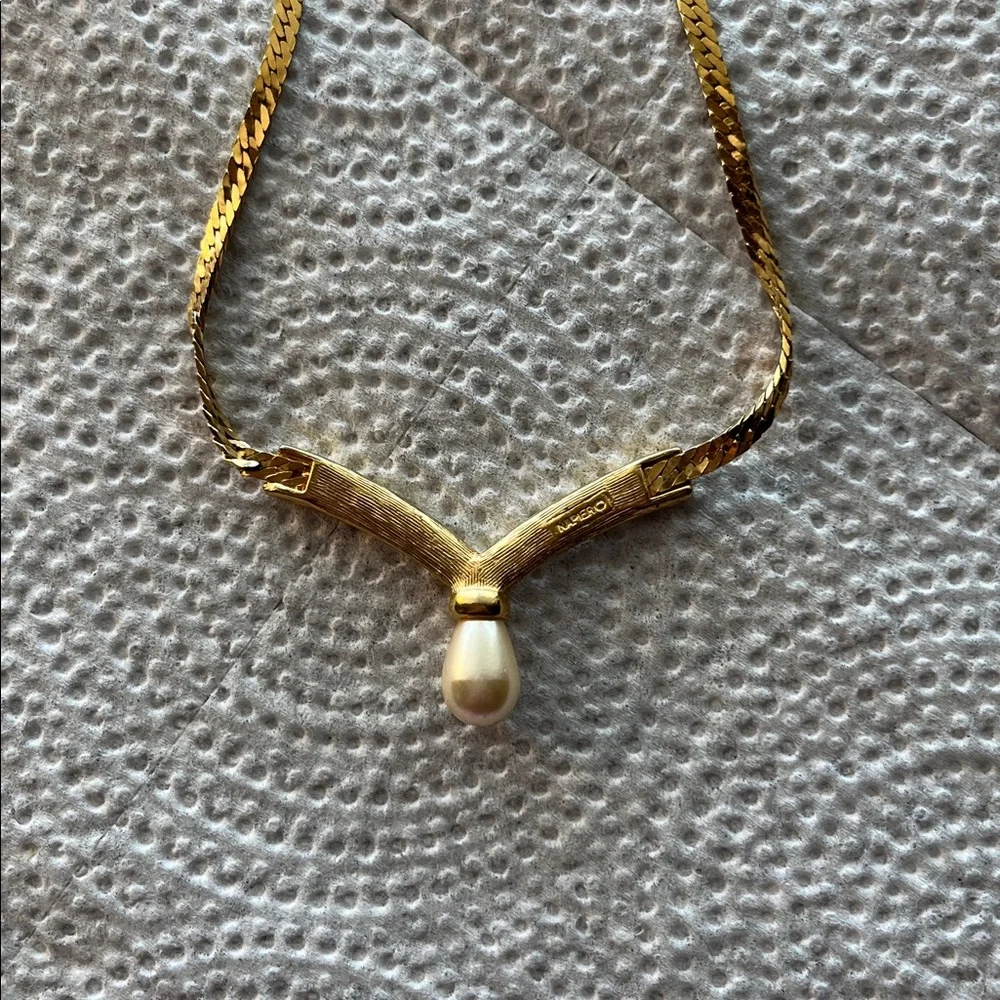 🎀🤍🎀🤍Napier Goldstone  Necklace with faux Pearl Pendant - Picture 4 of 4